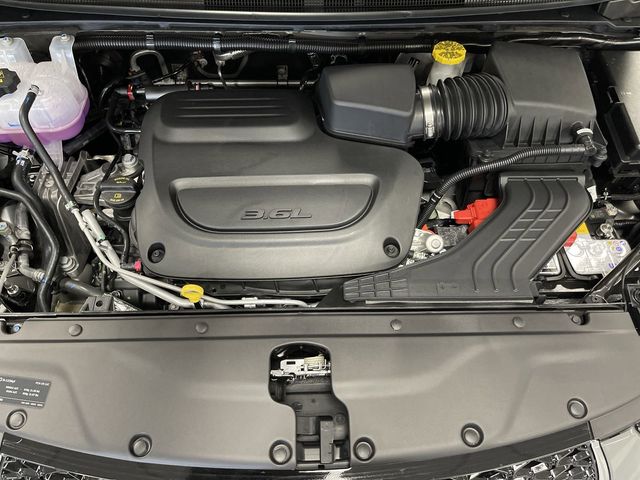 2025 Chrysler Pacifica Select photo
