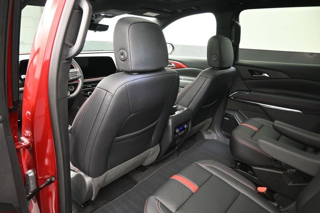 Used 2025 Chevrolet Traverse SUV