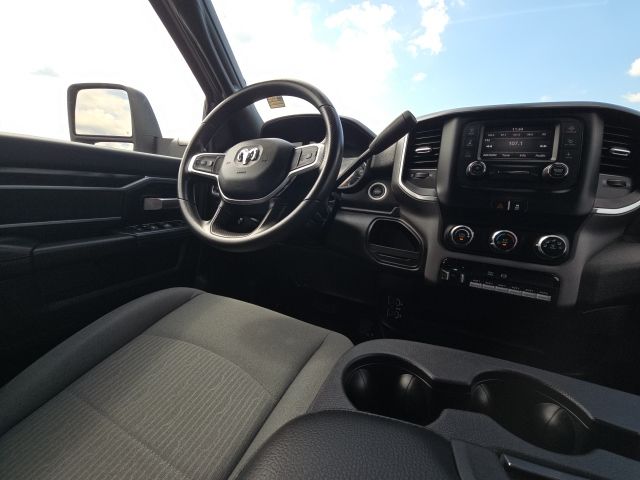 2024 Ram 3500 SLT:B01822