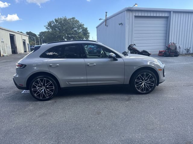 Used 2025  Porsche Base image 4