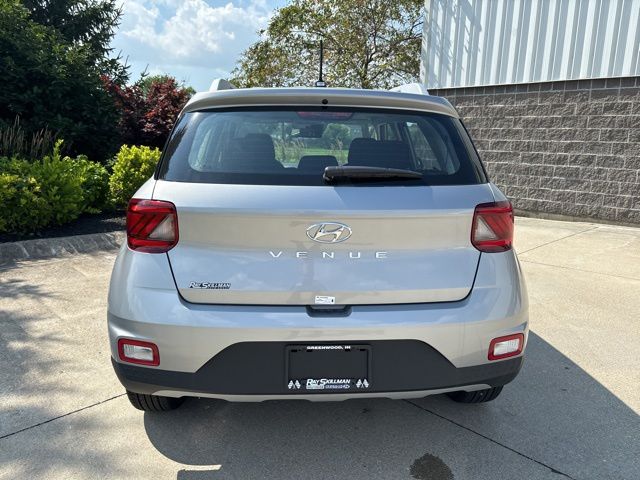 New 2025 Silver Hyundai SEL image 7