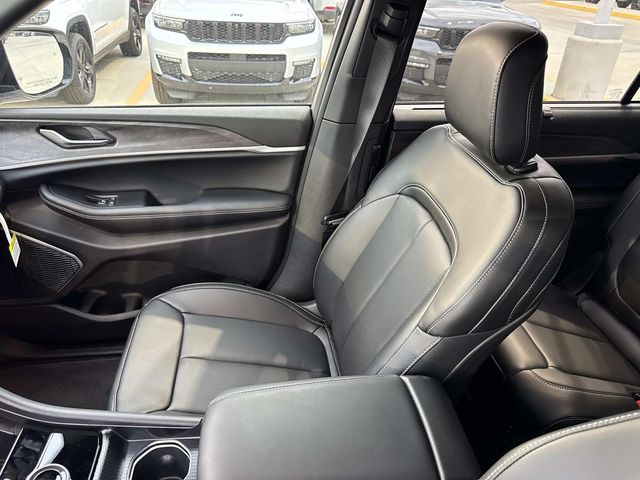 New 2025 White Jeep Limited image 8