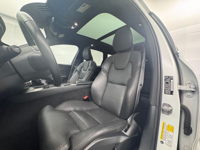 2019 White Volvo XC60 T6 Inscription AWD SUV