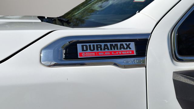 Used 2022 White GMC Denali image 46