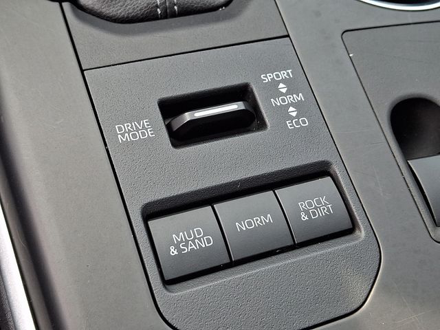 2024 Toyota Highlander LE - Photo 24