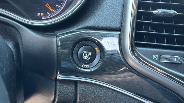 Used 2017 White Jeep Trailhawk image 29