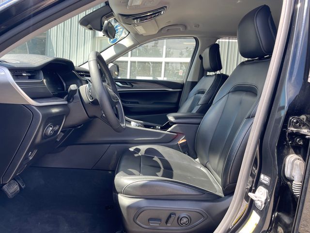 2023 Jeep Grand Cherokee Limited - Diamond Black exterior view 10