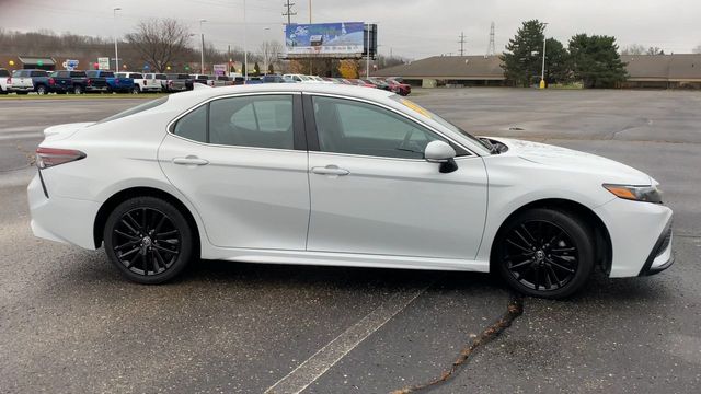 2022 Toyota Camry SE 9