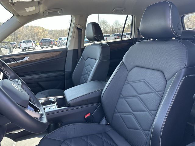 Certified Used 2025  Volkswagen 2.0T SE w/Technology image 15