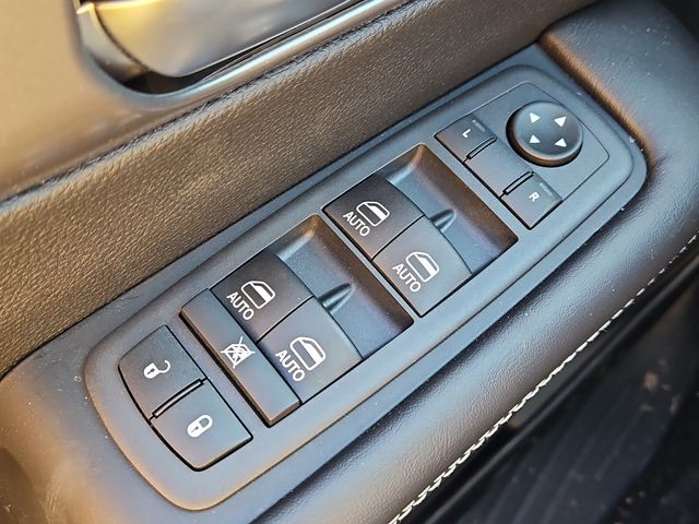 New 2026 White Chrysler Select image 23