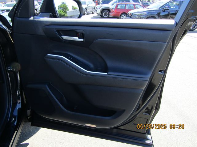 used 2023 Toyota Highlander car, priced at $35,499