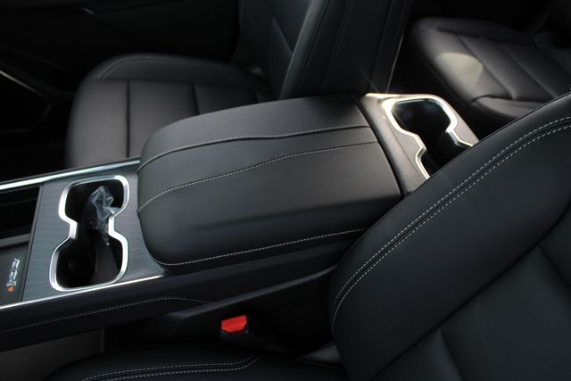 New 2026 White GMC Elevation image 20