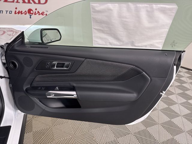 2025 Oxford White Ford Mustang EcoBoost RWD Coupe