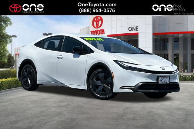 Pearl 2025 Toyota Prius LE FWD Hatchback Front-Wheel Drive Continuously Variable Transmission