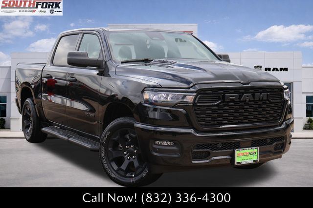 Diamond Black Crystal Pearlcoat 2026 RAM 1500 Express Crew Cab 4WD Pickup Truck Four-Wheel Drive 8-Speed Automatic