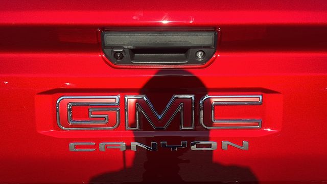 2024 GMC Canyon Elevation 15