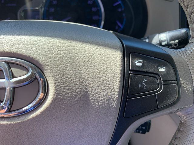 2012 Toyota Sienna XLE 7-Passenger Auto Access Se photo
