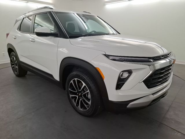 Summit White 2025 Chevrolet Trailblazer SUV / Crossover Front-Wheel Drive Continuously Variable Transmission