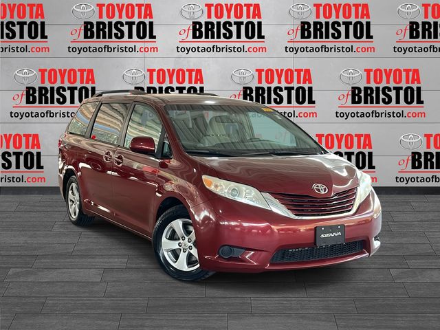 2015 Toyota Sienna LE 7-Passenger Auto Access Seat