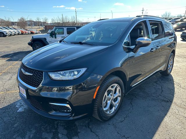 Used 2023 Chrysler Pacifica Limited with VIN 2C4RC3GG6PR569969 for sale in Kansas City