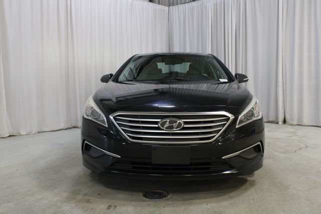 Used 2017 Black Hyundai Base image 34