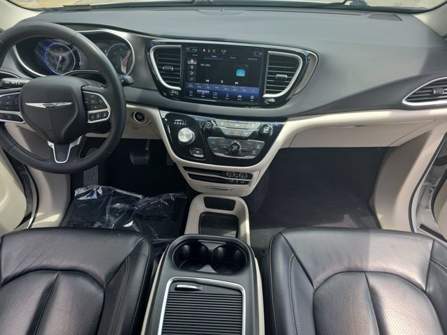 Used 2022 Bright White Clearcoat Chrysler Touring L image 10