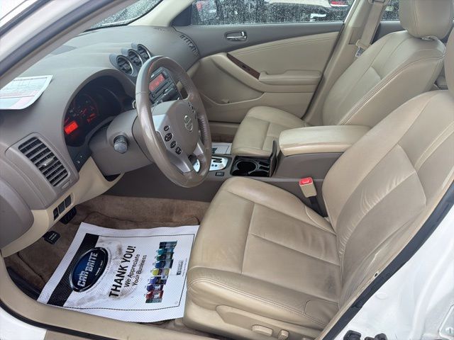Used 2009 White Nissan 2.5 SL image 21