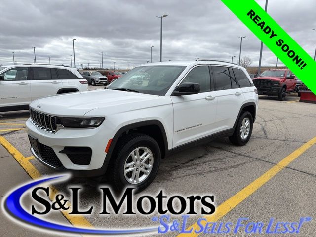 Bright White Clearcoat 2023 Jeep Grand Cherokee Laredo 4WD SUV / Crossover Four-Wheel Drive 8-Speed Automatic