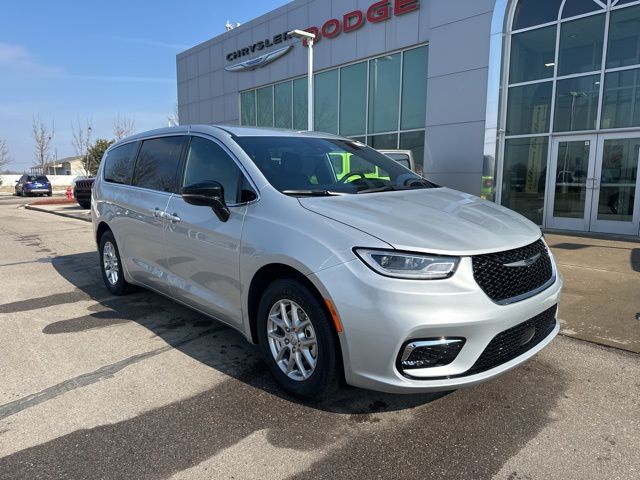 2026 Chrysler Pacifica Select - Silver Mist Clearcoat exterior view 3