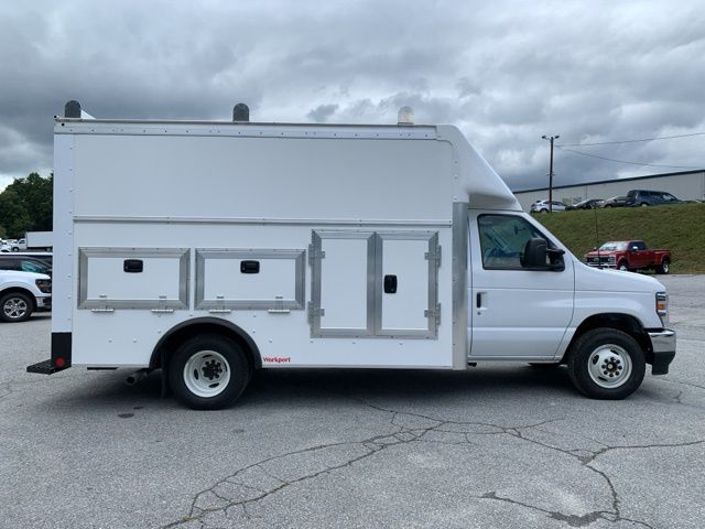 2025 Ford E-350SD Base 6