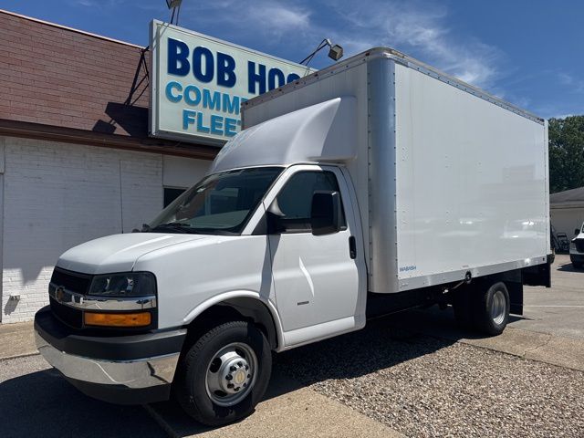 Summit White 2025 Chevrolet Express Chassis 3500 Cutaway 139 Van Rear-Wheel Drive 8-Speed Automatic