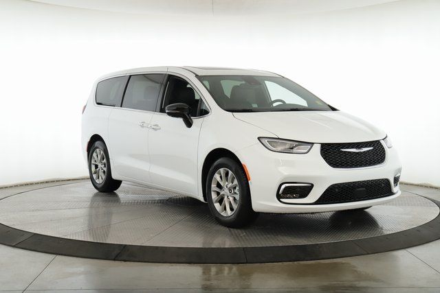 Bright White Clearcoat 2026 Chrysler Pacifica Limited FWD Minivan Front-Wheel Drive 9-Speed Automatic