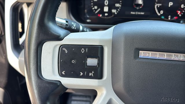 Used 2022  Land Rover SE image 23
