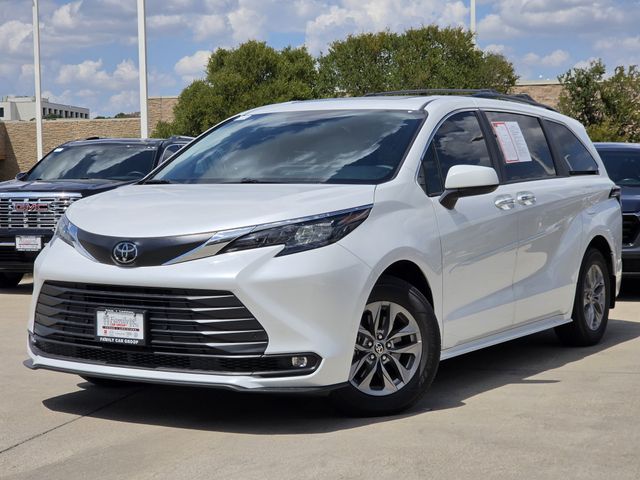 White (Wind Chill Pearl) 2026 Toyota Sienna Minivan Front-Wheel Drive Continuously Variable Transmission