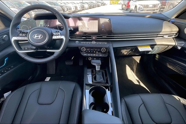 2025 Hyundai Elantra Hybrid Limited photo