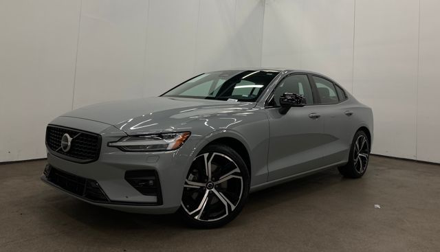 2024 Volvo S60 B5 Core Dark Theme