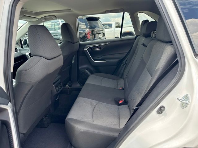 2021 Toyota RAV4 XLE:B02452