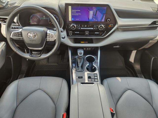 2025 Toyota Highlander Hybrid Platinum  at Gullo Toyota