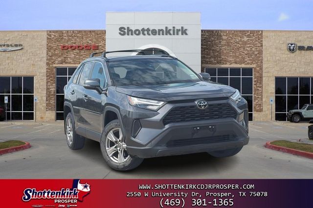 2022 Toyota RAV4 XLE FWD's photo