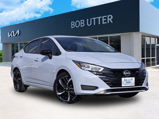 Gray Sky Pearl 2024 Nissan Versa SR FWD Sedan Front-Wheel Drive Continuously Variable Transmission