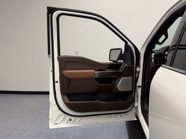 Used 2025 White Ford King Ranch image 9
