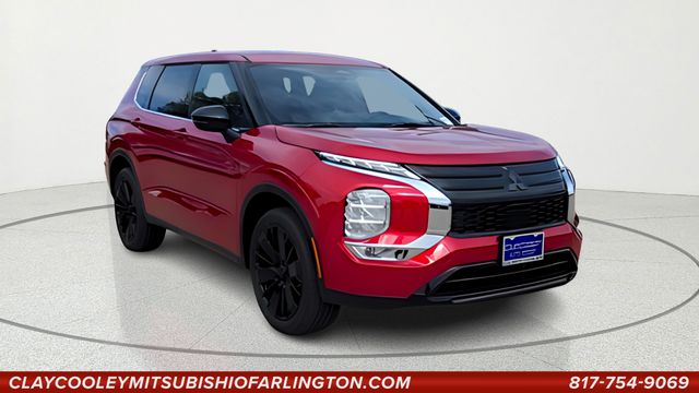 2026 Mitsubishi Outlander LE FWD's photo