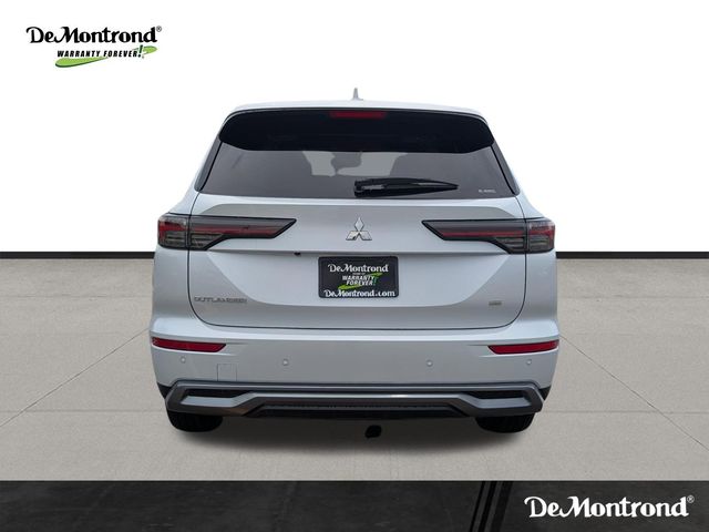 2025 Mitsubishi Outlander SE White at North Houston Mitsubishi