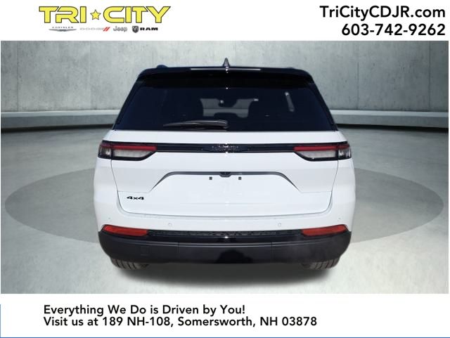 2025 Jeep Grand Cherokee Limited photo 3