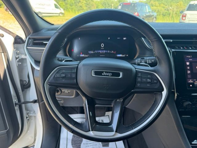 Used 2022 White Jeep Altitude image 18