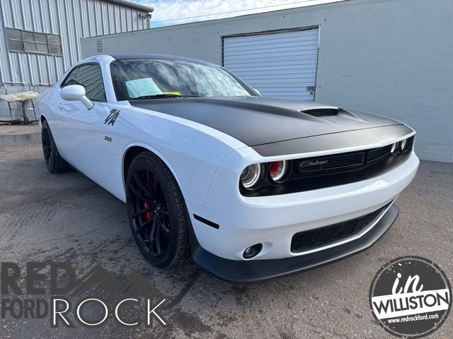 White Knuckle Clearcoat 2020 Dodge Challenger R/T Scat Pack RWD Coupe Rear-Wheel Drive 8-Speed Automatic