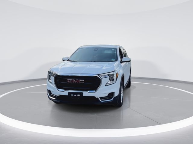 Used 2024 White GMC SLE image 4