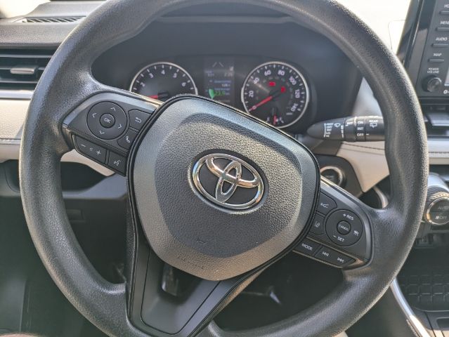 2021 Toyota RAV4 XLE 19