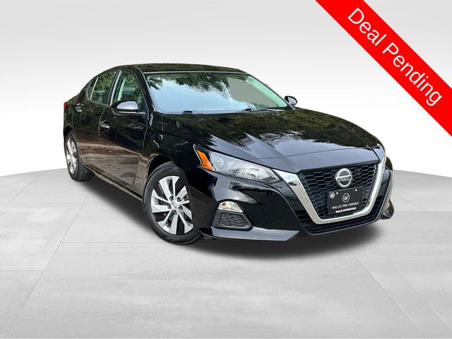 Super Black Clearcoat 2022 Nissan Altima 2.5 S FWD Sedan Front-Wheel Drive Continuously Variable Transmission