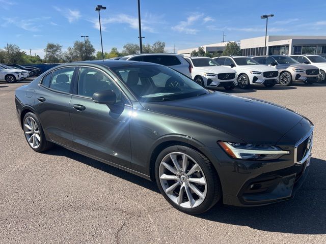 Pine Gray Metallic 2021 Volvo S60 T5 Momentum FWD Sedan Front-Wheel Drive Automatic